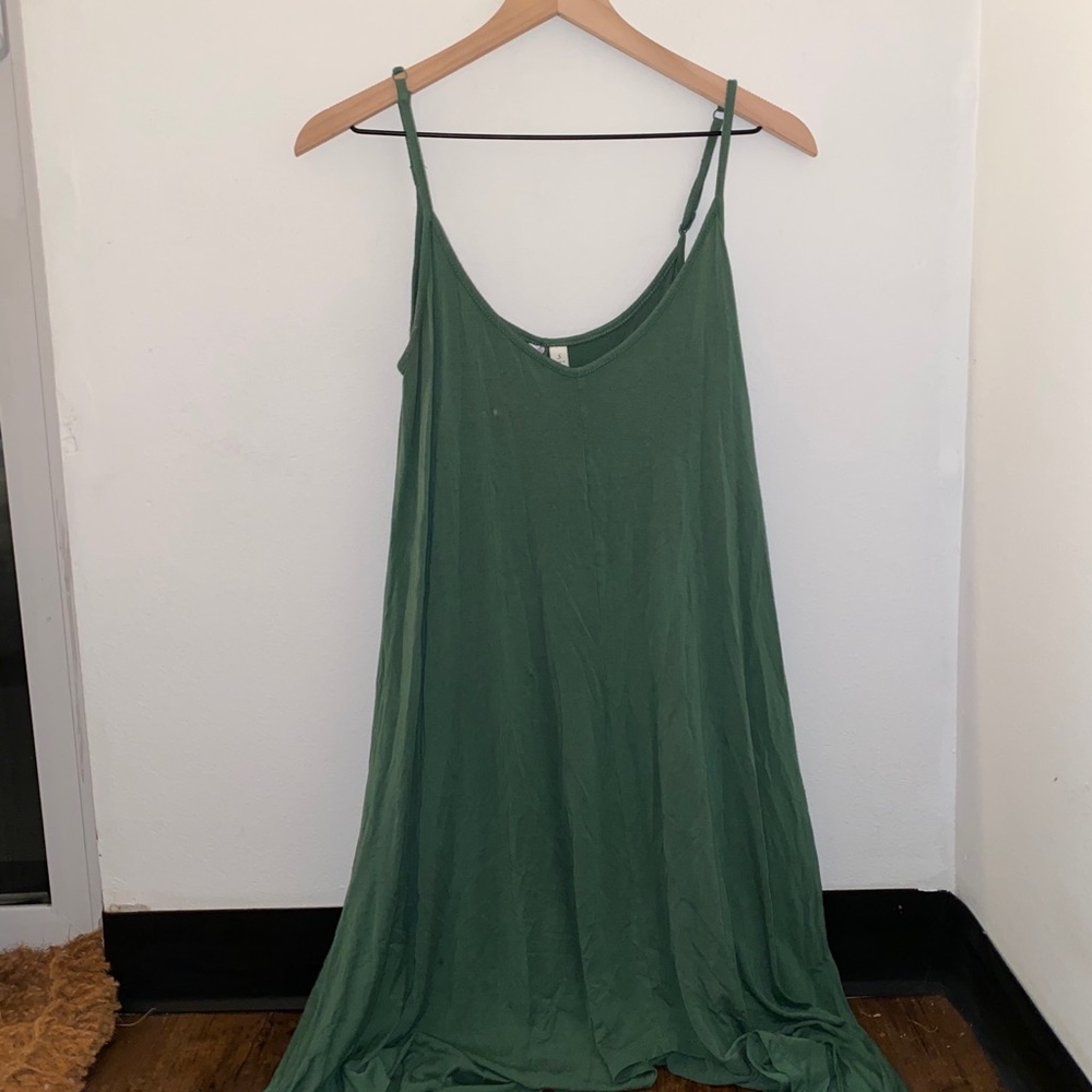 Green thigh length dress
